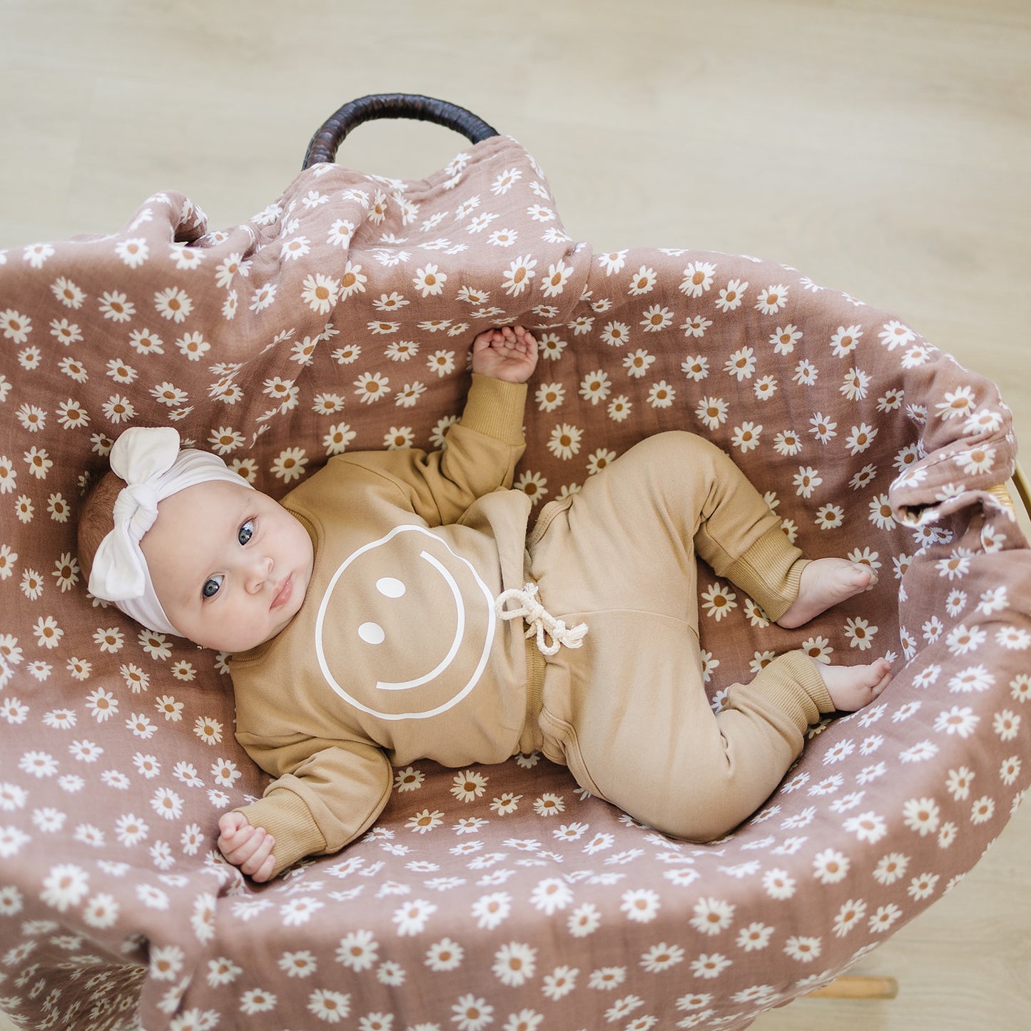 Mebie Baby Gender Neutral Infant Muslin quilt its 100% cotton. Looks great in any nursery. 