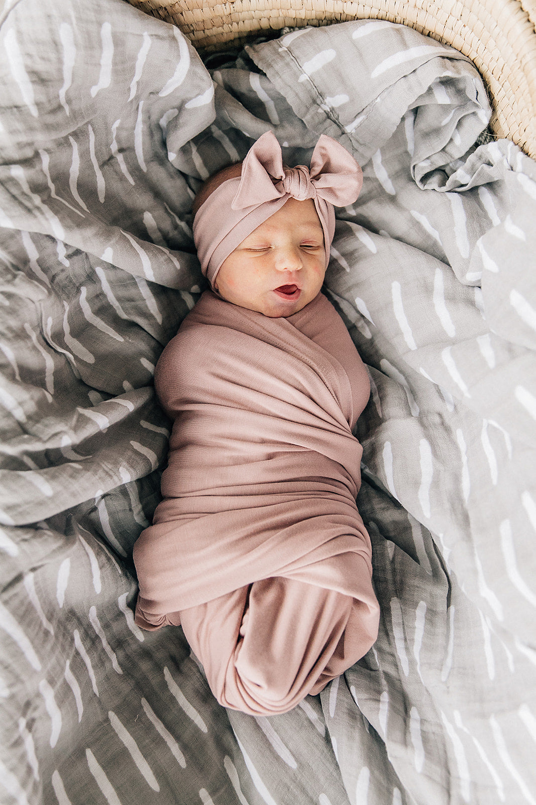 Mebie Baby Grey Dash Muslin Quilt. Mebie Baby Gender Neutral Infant Muslin quilt its 100% cotton. Looks great in any nursery. 